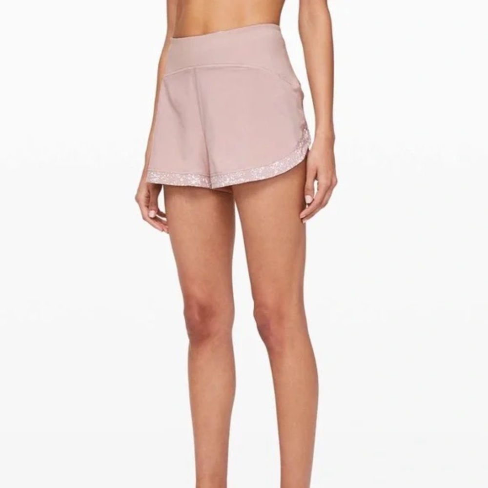 Lululemon Run The Line Shorts - Reflective 3” Muse Size 6